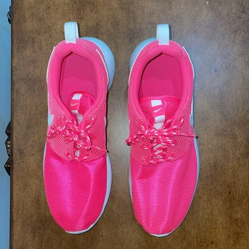 Nike Roshe One Shoes Hyper Pink/White Size 7Y Women’s Size 8.5 Style 599729-609